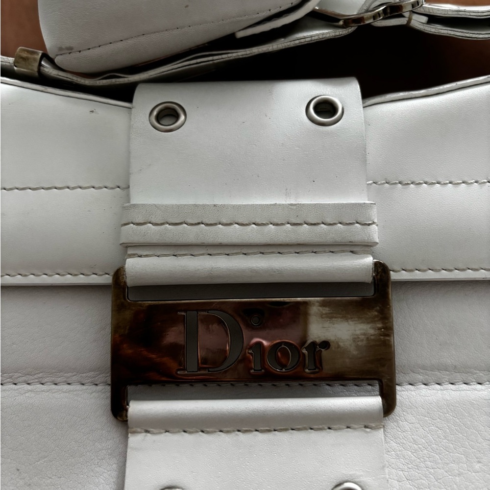 CHRISTIAN DIOR
White Leather Street Chic Columbus Avenue Multipocket Bag - Picture 15 of 16